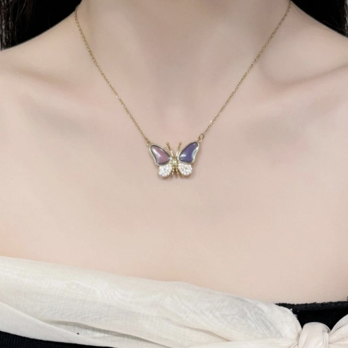 Golden thermochromic magnetic butterfly necklace