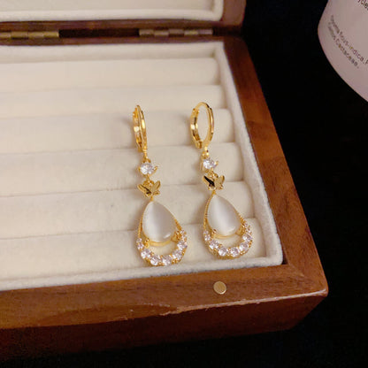 Stylish Cat's Eye Stone Rhinestone Earrings