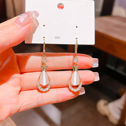 Stylish Cat's Eye Stone Rhinestone Earrings