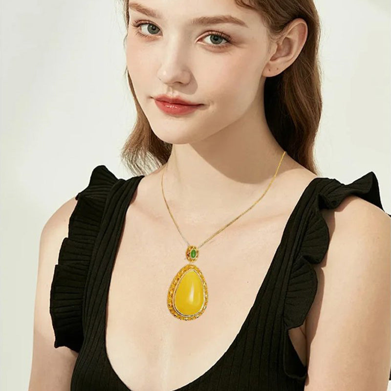 🔥Elegant Lucky Flower Pendant Necklace