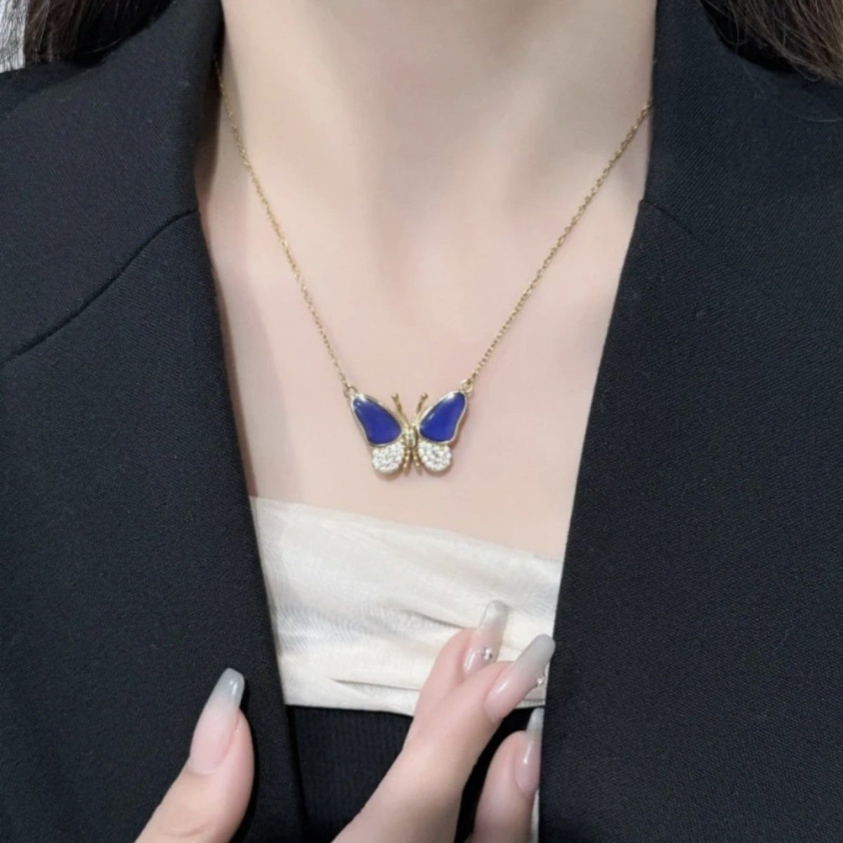 Golden thermochromic magnetic butterfly necklace