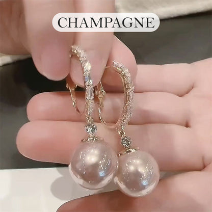 Elegant and light pearl earrings
