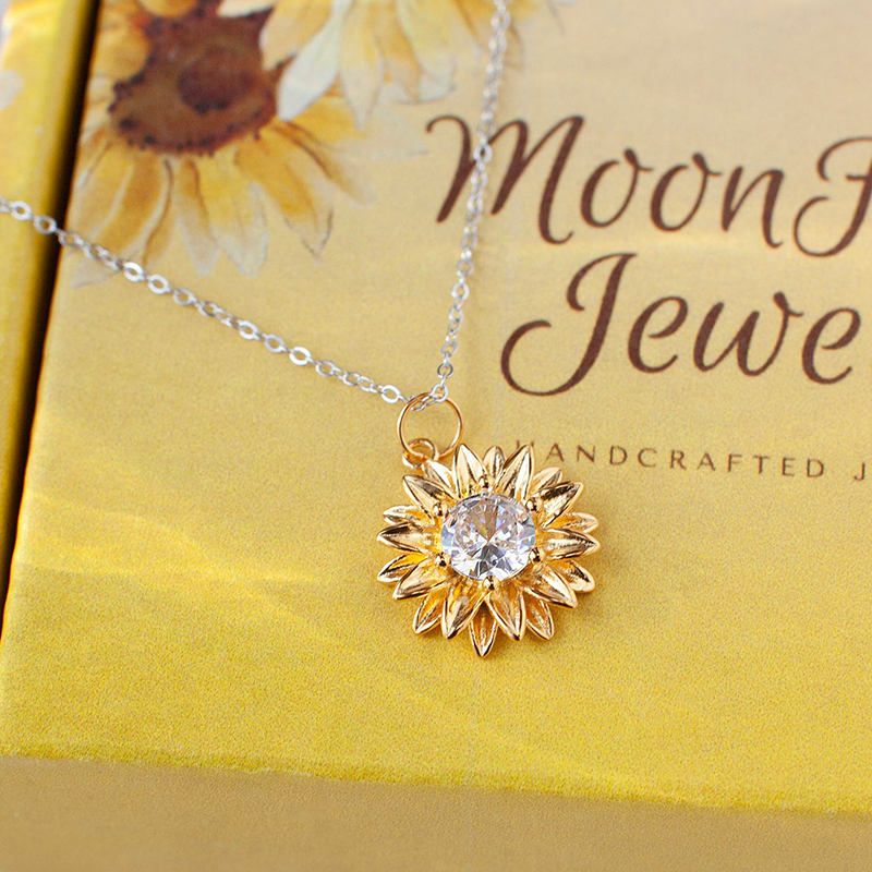 Elegant and Exquisite Sunflower Necklace with Premium Feel