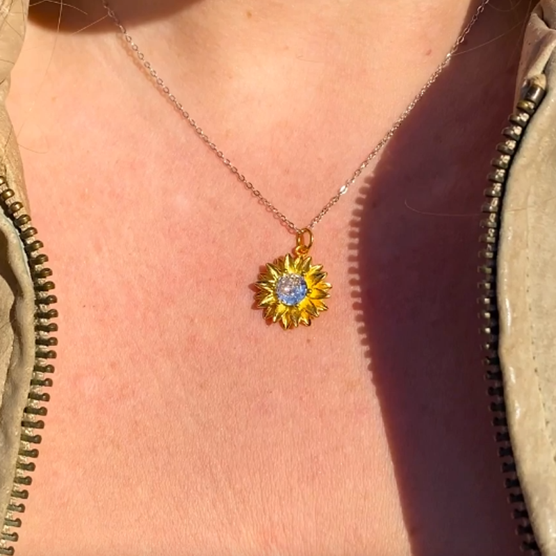 Elegant and Exquisite Sunflower Necklace with Premium Feel
