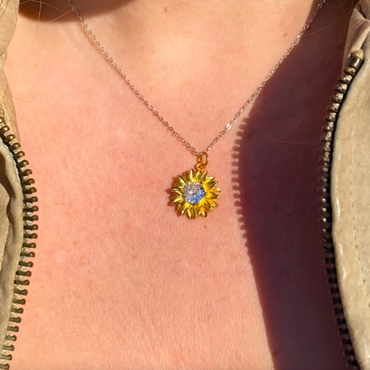 Elegant and Exquisite Sunflower Necklace with Premium Feel