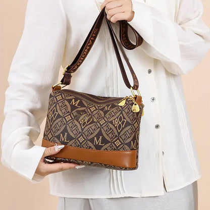 Simple and versatile sling bag made of soft leather